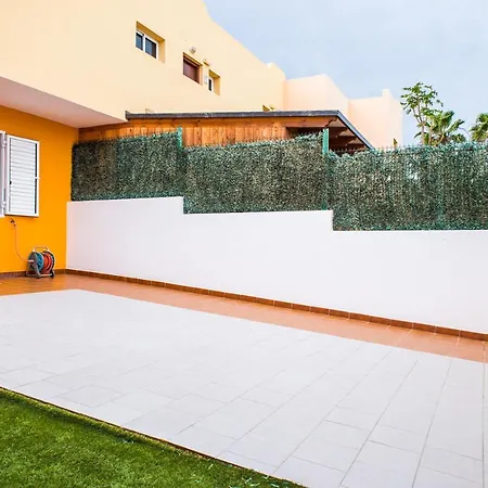 Apartment Family Delfines 2bedroom In Heart Of Corralejo- Only 5 Min To Sea, With Pool & Wifi By Holidays