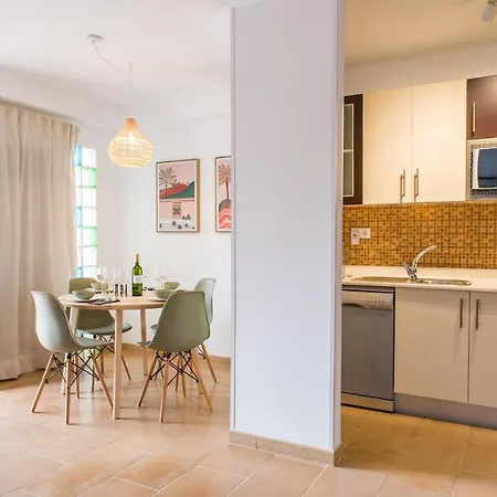 Family Delfines 2bedroom In Heart Of Corralejo- Only 5 Min To Sea, With Pool & Wifi By Holidays Corralejo