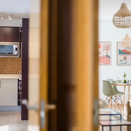 Apartment Family Delfines 2bedroom In Heart Of Corralejo- Only 5 Min To Sea, With Pool & Wifi By Holidays