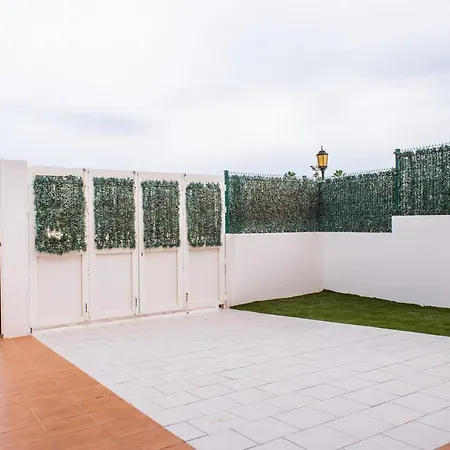Family Delfines 2bedroom In Heart Of Corralejo- Only 5 Min To Sea, With Pool & Wifi By Holidays