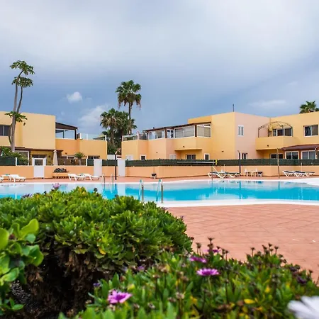 Apartment Family Delfines 2bedroom In Heart Of Corralejo- Only 5 Min To Sea, With Pool & Wifi By Holidays