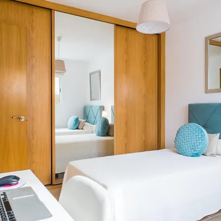 Apartment Family Delfines 2bedroom In Heart Of Corralejo- Only 5 Min To Sea, With Pool & Wifi By Holidays