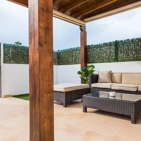 Family Delfines 2bedroom In Heart Of Corralejo- Only 5 Min To Sea, With Pool & Wifi By Holidays *
